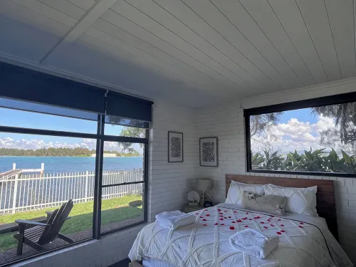 Romantic Couples Waterfront Escape - Wifi