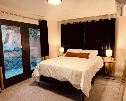 Rustic modern 2-bedroom home-lower level with hot tub in marvelous Moscow Hotels in Moscow