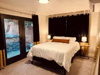 Rustic modern 2-bedroom home-lower level with hot tub in marvelous Moscow - Wifi