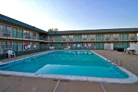 Regency Inn Tulsa - Kolam Renang