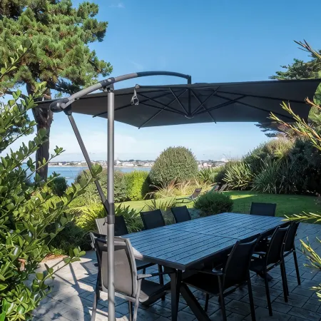 Superb Breton House Facing the Sea, Direct Access to a Beautiful Little Cove