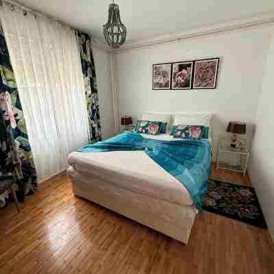 2-Bedroom Apartment, Living Room, and Private Terrace, with Free Parking As Well. Rooms