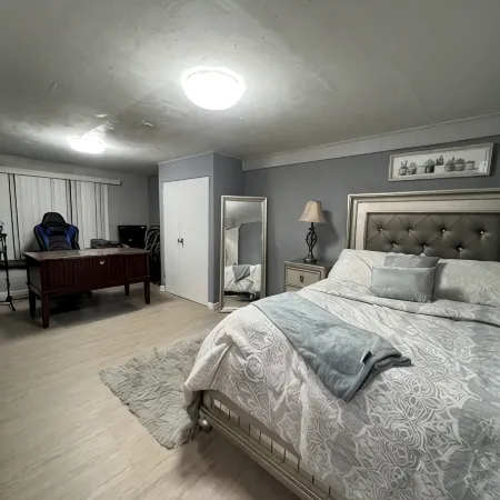 Elegant Escape: Cozy, Spacious, by Jfkweekly Отели рядом с достопримечательностью «Железнодорожная станция JFK Air Train»