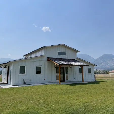 Spectacular 2BR house with view of Bitterroot Mountains.