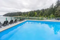 Beach Bliss Oceanfront King Studio! Balcony, Stunning View, Pool, Dock & Hot Tub - Beach