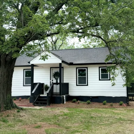 MTSU football and Downtown Murfreesboro! Near Siegel soccer, Nashville! New 2BR