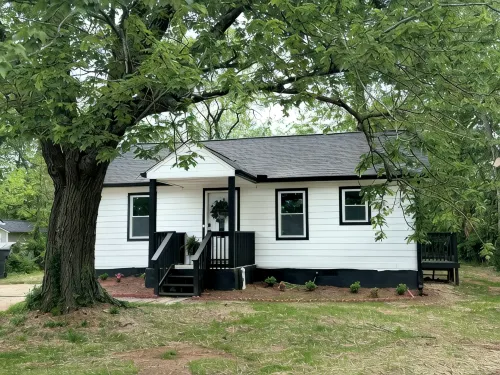 MTSU football and Downtown Murfreesboro! Near Siegel soccer, Nashville! New 2BR
