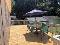 Cozy Stay Near DT w/Deck and Fenced Yard - 4つ星