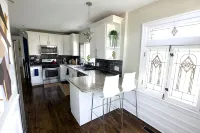 Spacious 5-Bedroom Bungalow in Welcoming Berwyn - Homestays