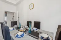 Central location... Ideal for business people, fitters...3 rooms, WiFi, SmartTVs