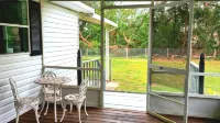 House with 3-bedroom 2 Bath on one acre of land in wonderful Wesley Chapel - Wifi