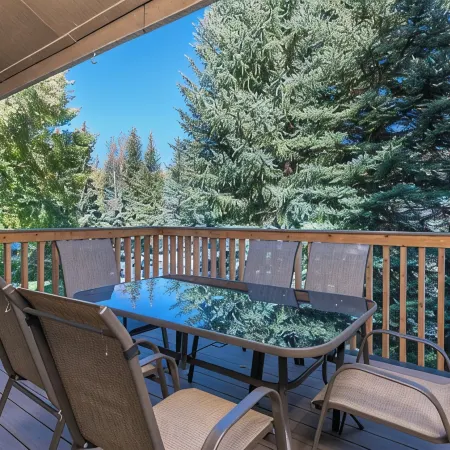 Cozy Family Sized Condo- Access to Pools and Other Summer Time Amenities