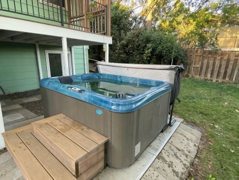 Guest Suite with Hot Tub, sleeps 4 - No nonsense fee