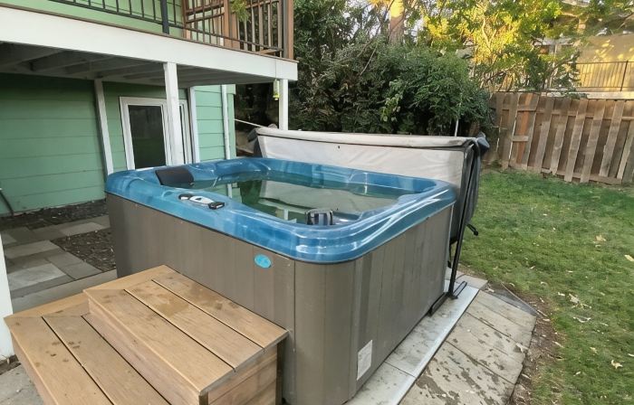 Guest Suite with Hot Tub, sleeps 4 - No nonsense fee