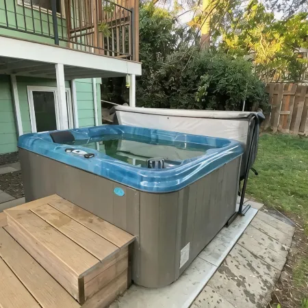 Guest Suite with Hot Tub, sleeps 4 - No nonsense fee