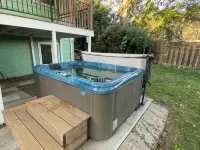 Guest Suite with Hot Tub, sleeps 4 - No nonsense fee
