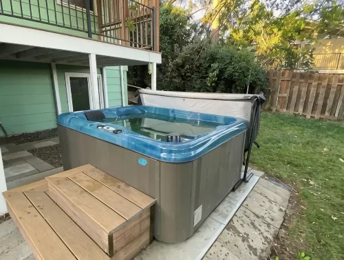 Guest Suite with Hot Tub, sleeps 4 - No nonsense fee - 3-Star