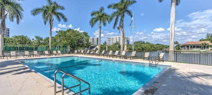 Spectacular penthouse end unit! Hotels in North Naples