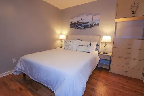 Boathouse Suite - CLE Flats River - Free Parking - 24/7 Gym - balcony