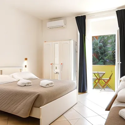 Domo Alghero Centro Hotels near شاطئ ماريا بيا