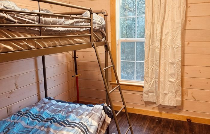 Charming Red Surry Cabin close to Acadia National Park and Bar Harbor