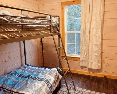 Charming Red Surry Cabin close to Acadia National Park and Bar Harbor Hotele w: Surry