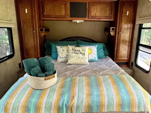 Cozy Travel Trailer and Up River Get Away. Hike, Fish, Float, Relax!