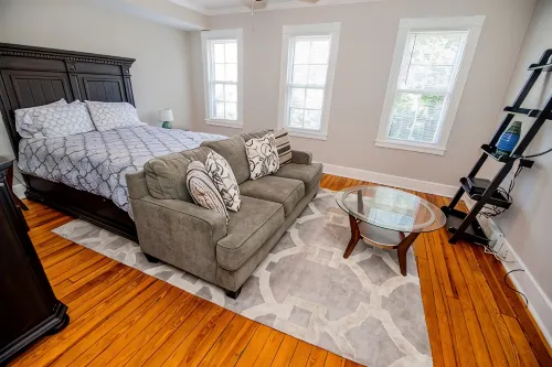 2nd floor Spacious Downtown Getaway- Across from US Naval Academy
