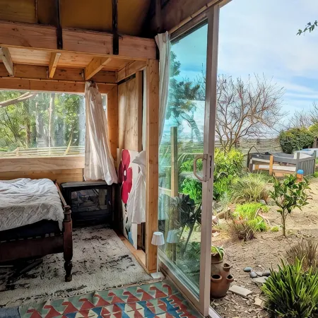 Hills Cottage with Panoramic Views & Hot Tub. Pet Friendly! Отели рядом с достопримечательностью «Оклендский зоопарк»