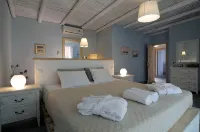 Villa Seashore: Dreamy villa by the sea side with heated pool - Villas