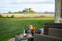 Old Duffus Farmhouse on Scottish Estate - stunning castle views - Boutique