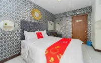 Redliving Apartemen Cinere Resort - Gold Room