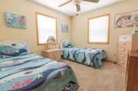 Charming 4-bedroom house.  Walking distance to the Beach and Restaurants! - バルコニー