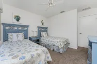 Casa de La Wren - Luxury Home - Waterfront. Heated Pool !!