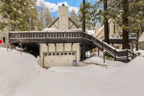 "4 Sons"-Family Friendly Escape Steps to the Lake