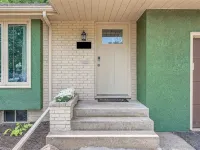 Sunlit Oasis: Family Friendly Suburban Private 4 Bedroom Retreat