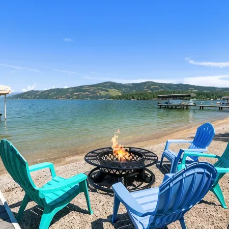 Lakefront Luxury - Private Beach & Dock Near Sandpoint -Sleeps 9