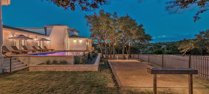 9000 Sqft Estate/Pickleball/Basketball/Pool/HotTub/9 Bdrm/8 Bath/23Beds/Sleeps35 Hotels in Hays County