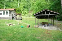 Splendor Cove Retreat…Lakefront w/ dock, Huge Yard, Lake Toys, Stream w/ wfall - Wifi