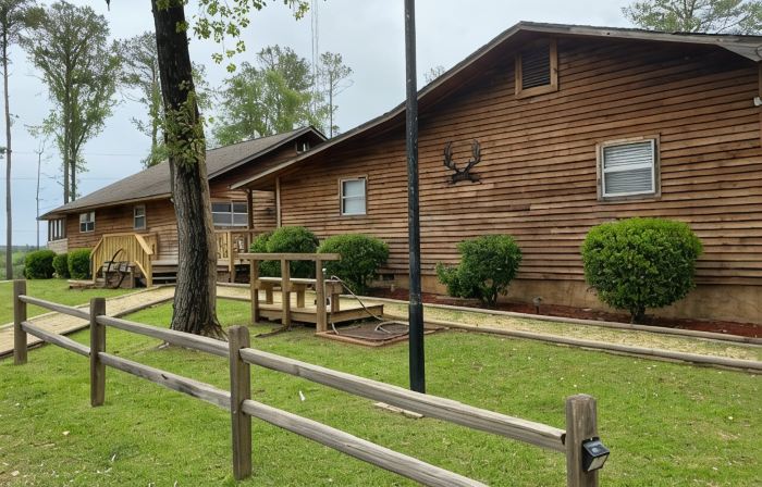 Hawkins Ridge Lodge - Enjoy the Southern Comfort living with a Private Lake