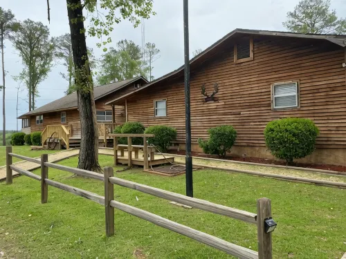 Hawkins Ridge Lodge - Enjoy the Southern Comfort living with a Private Lake
