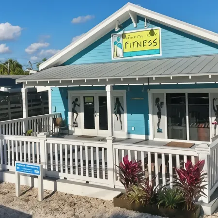 Perfect Location SK Village Condo 2 Br Short Walk to Beach, Pool Arcade Pets ok