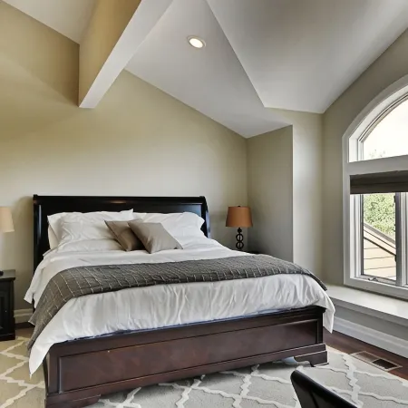 3 King Bedrooms! Hot Tub, Massage Chair, Free Bus Route, Walk to Slopes/Main St.