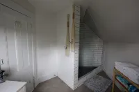The Cove House- completely renovated 1910 beach house