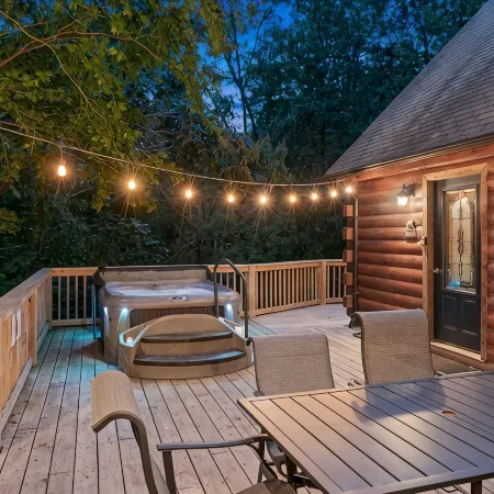 Spectacular Log Cabin Home 45 minutes to Asheville