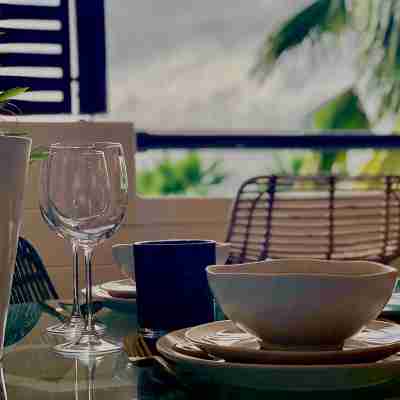 LUXE APARTMENT IN THE HEART OF PORT DOUGLAS Dining/Meeting Rooms