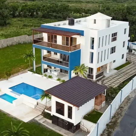Luxury Beach Front Villa with Private pool and stunning Ocean View!