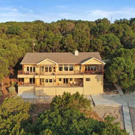 Lake Travis Chic with MILES of views and Awesome amenities