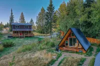 Glacier Nat'l Park A-frame w/ hot tub- ElkCalf Mountain A-Frame, GNP basecamp!