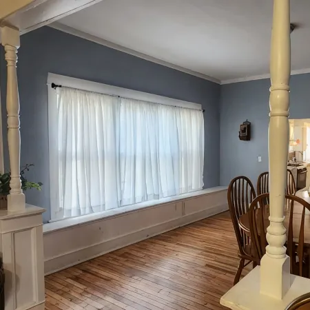 Historic Downtown Craftsman, 3br/2ba with a yard